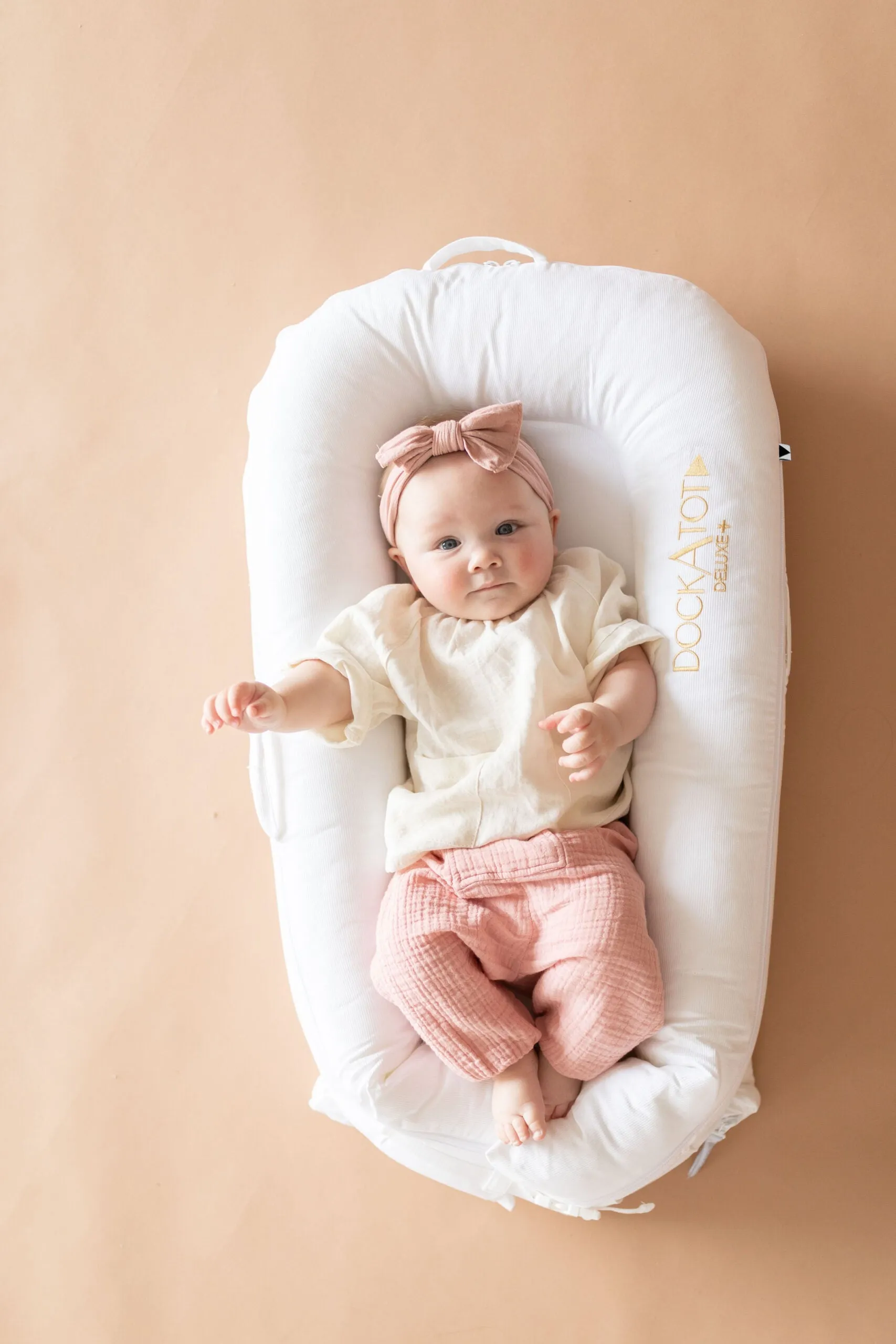 DockAtot Deluxe  babynestje | Pristine White