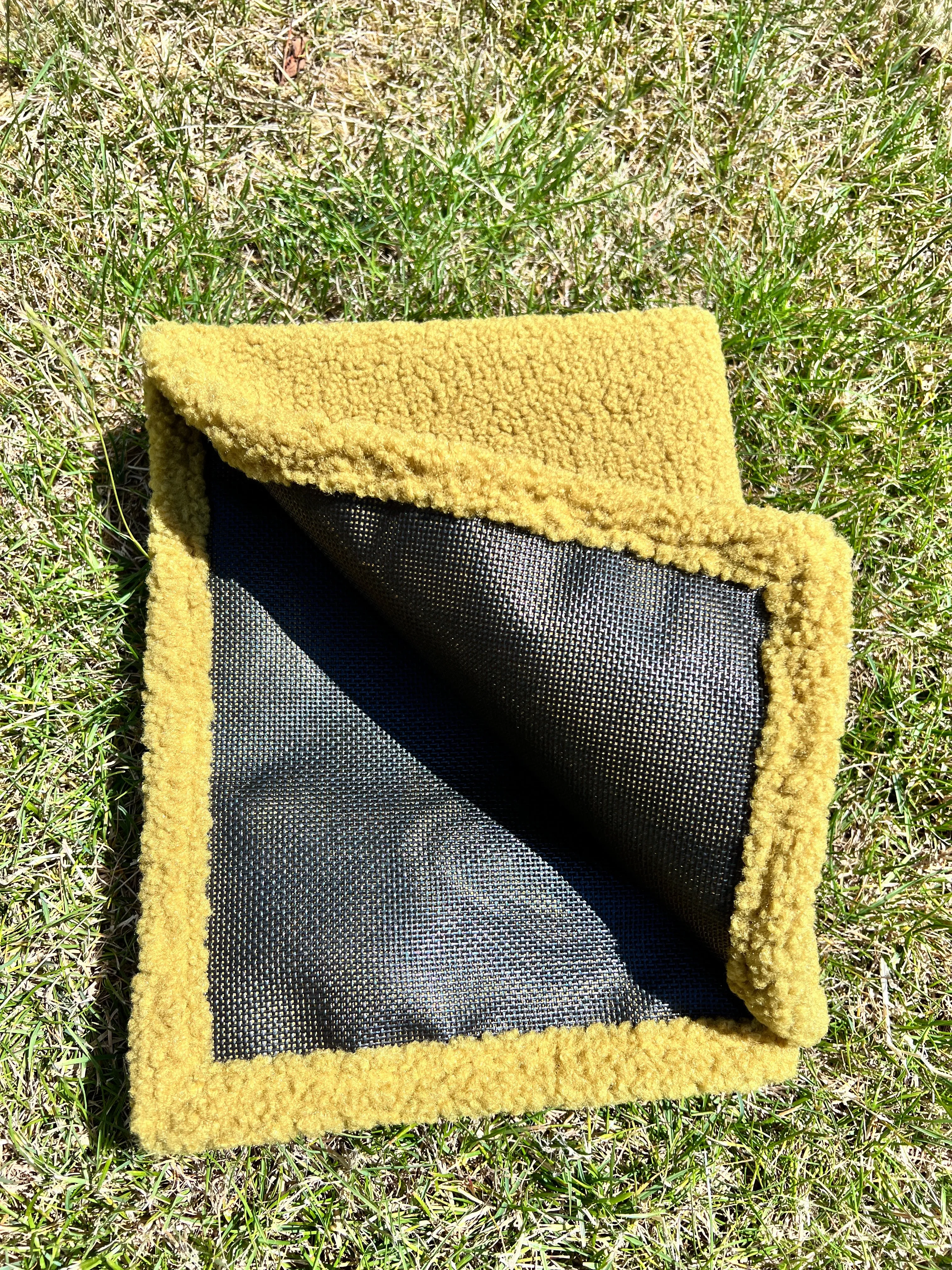 Laboni Multifunctional Outdoor and Travel Dog Blanket Teddy
