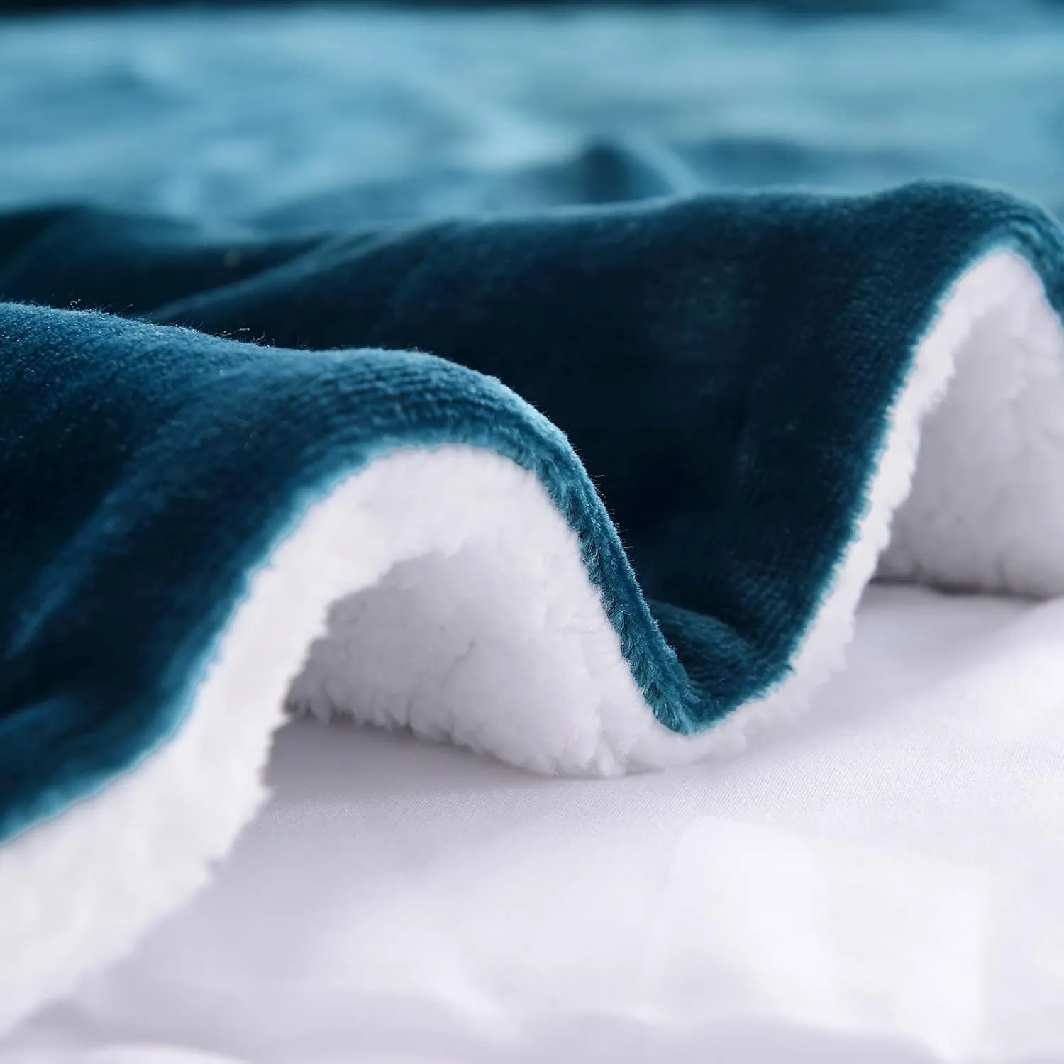SOCHOW Sherpa Fleece Throw Blanket, Double-Sided Super Soft Luxurious Plush Blanket Twin Size 60 inchx80 inch, Blue Coral