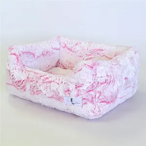Whisper Dog Bed: Fuchsia